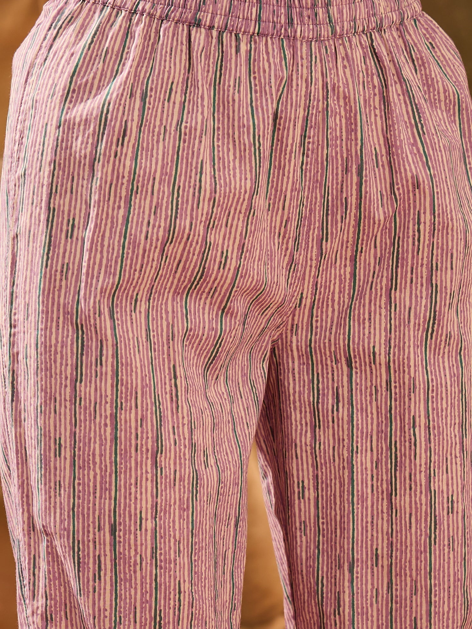 Lavender Pure Cotton V-Neck Kurta Set For Women - SanskrutiHomes 