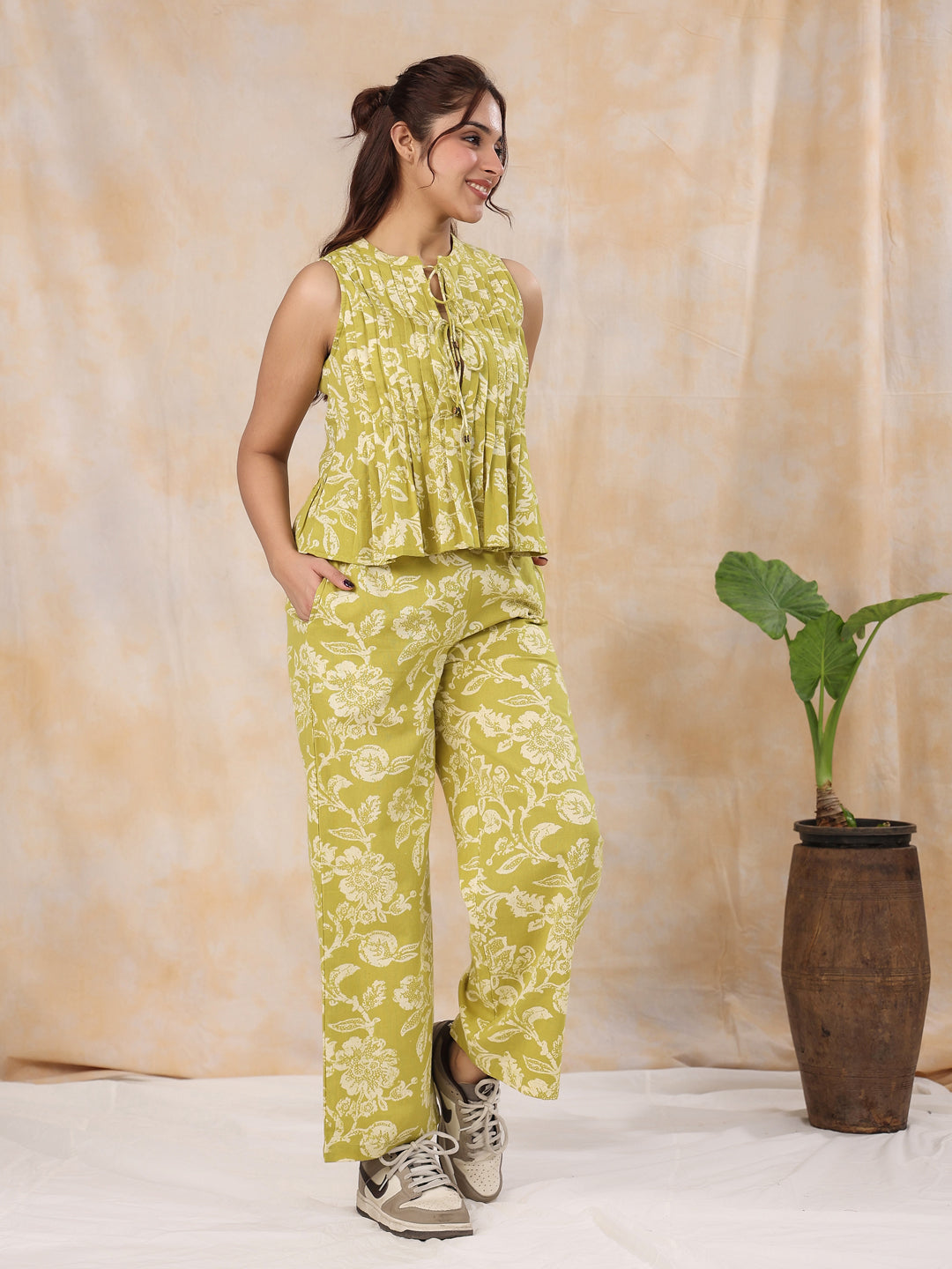 Green sleeveless co-ord set - SanskrutiHomes 