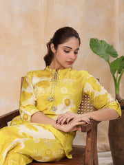 Women' s Floral Printed Silk Blend Straight Kurta with Trousers