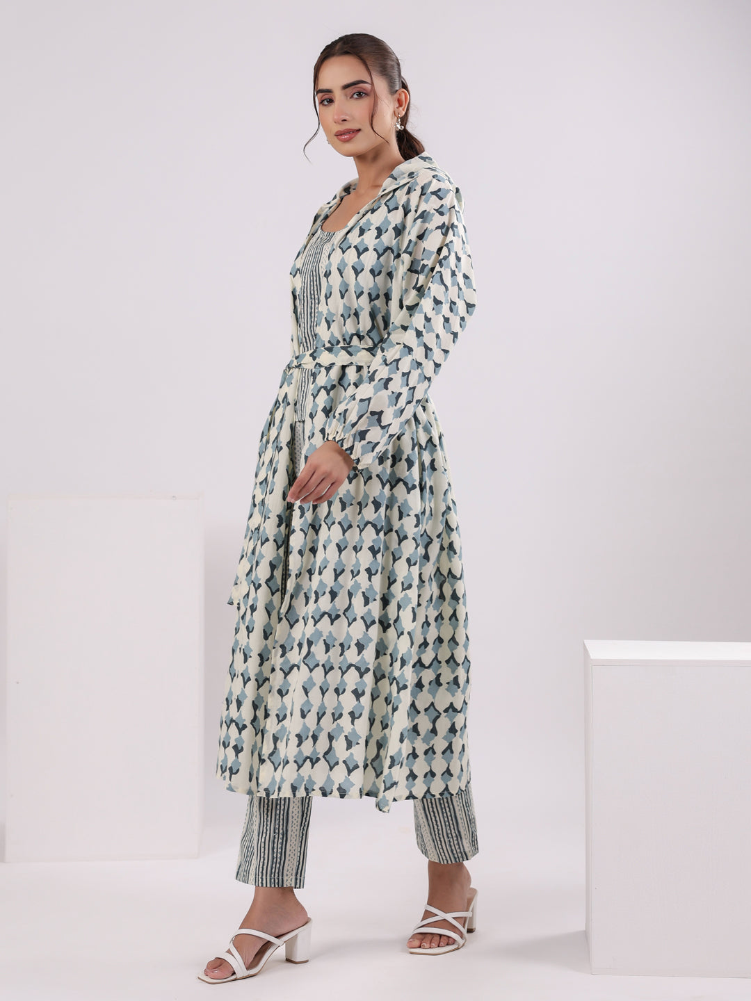 Blue & White 3 Piece Robe Loungewear Set - SanskrutiHomes 