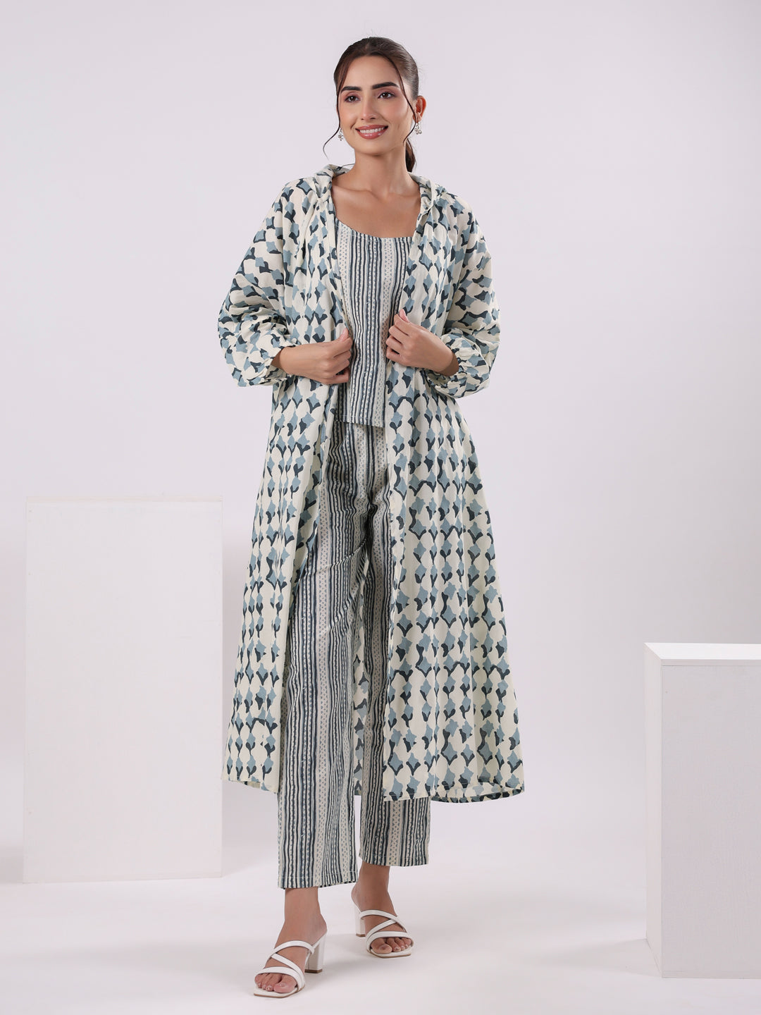 Blue & White 3 Piece Robe Loungewear Set - SanskrutiHomes 