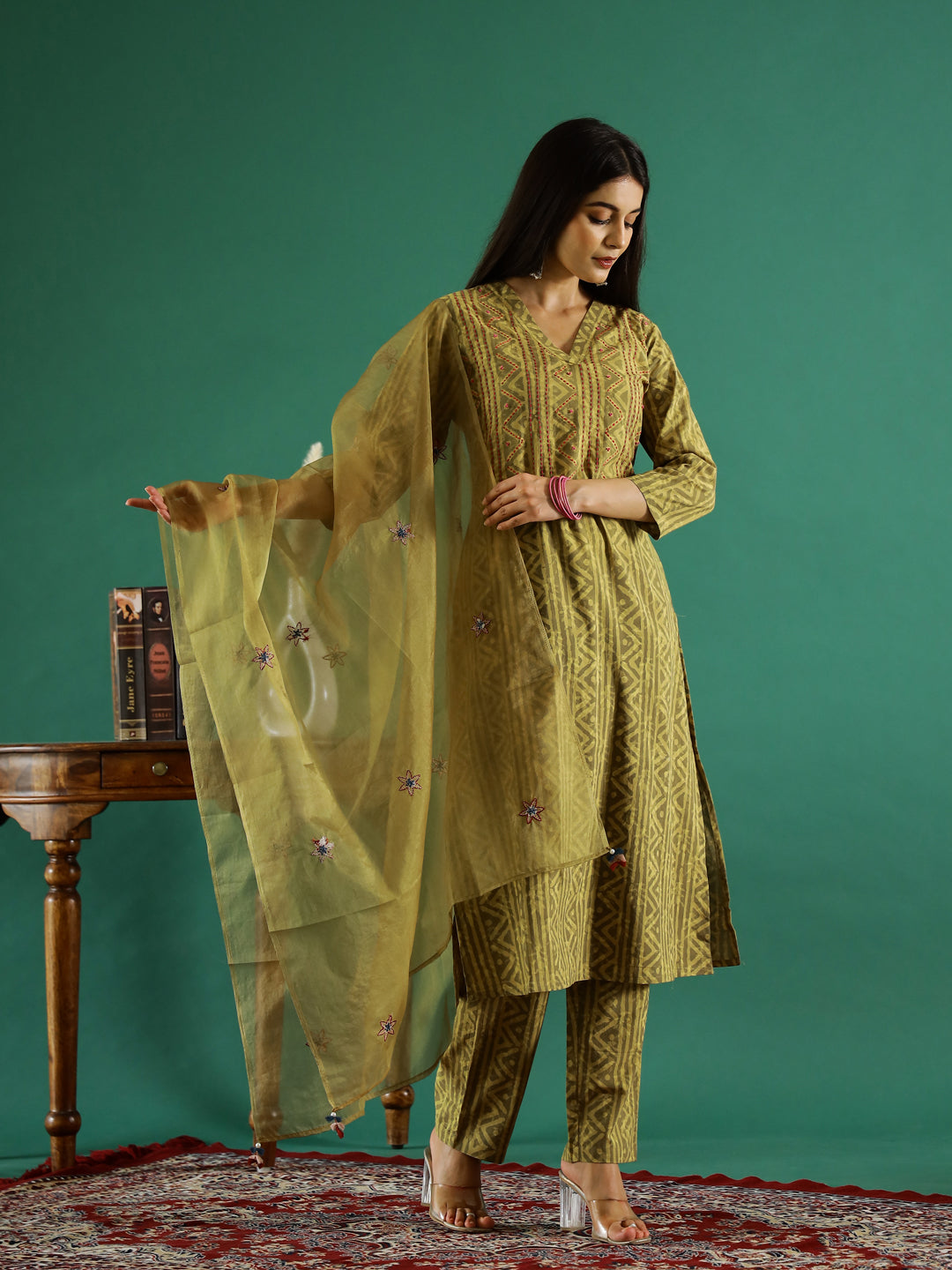 Green Geometric Printed V-Neck Kurta Set for Women