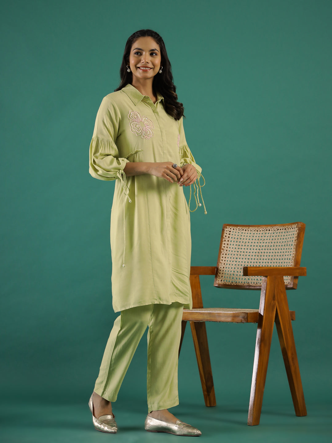 Lime Green Embellished Shirt Collar Cotton Blend Kurta Set For Women