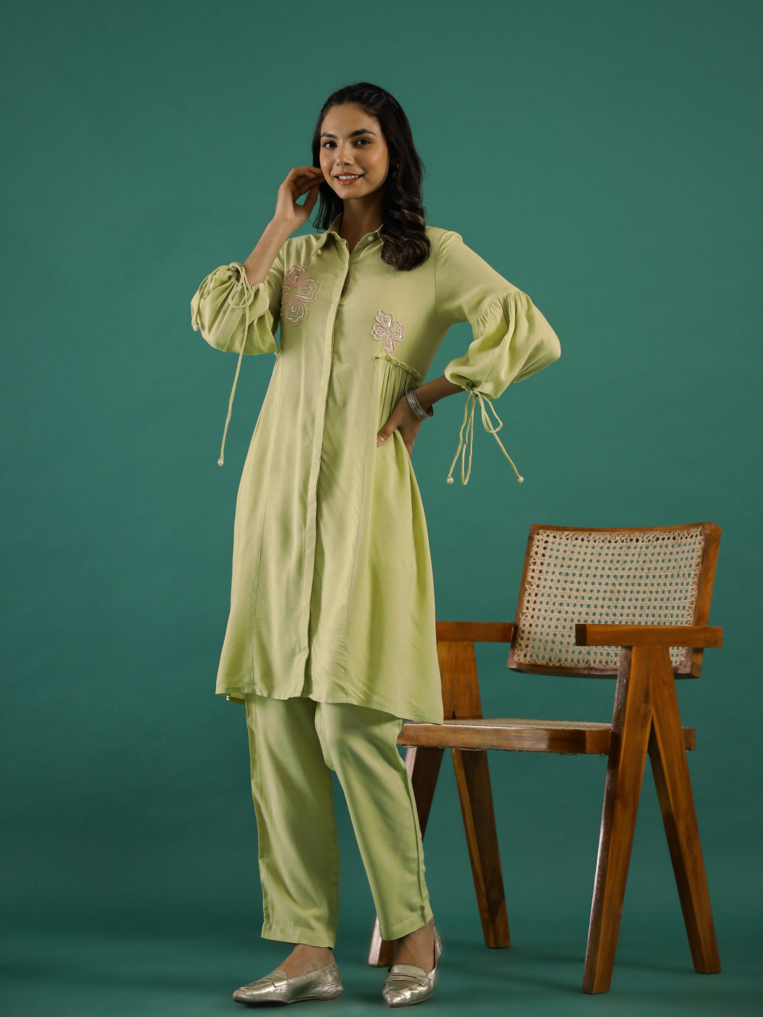Lime Green Embellished Shirt Collar Cotton Blend Kurta Set For Women