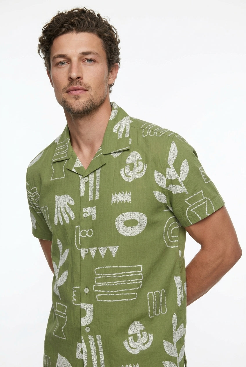 Green Abstract Print Spread Collar Cotton Casual Shirt For Men