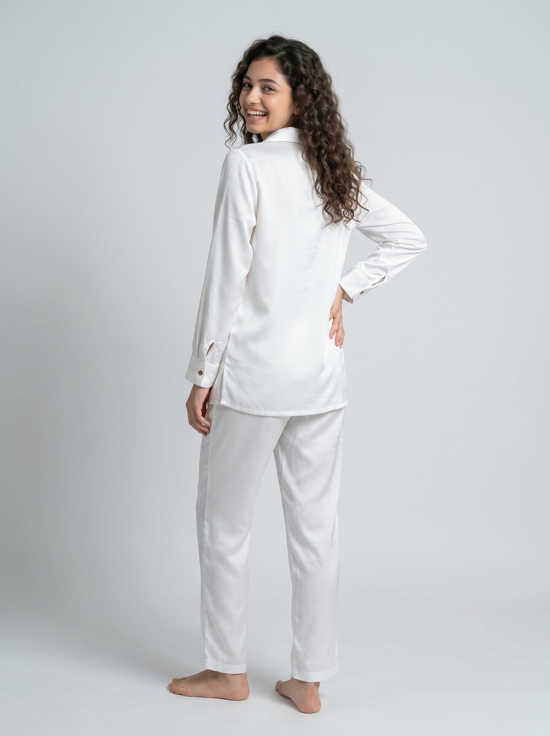 White Solid Lapel Collar Pure Silk Night Suit For Women