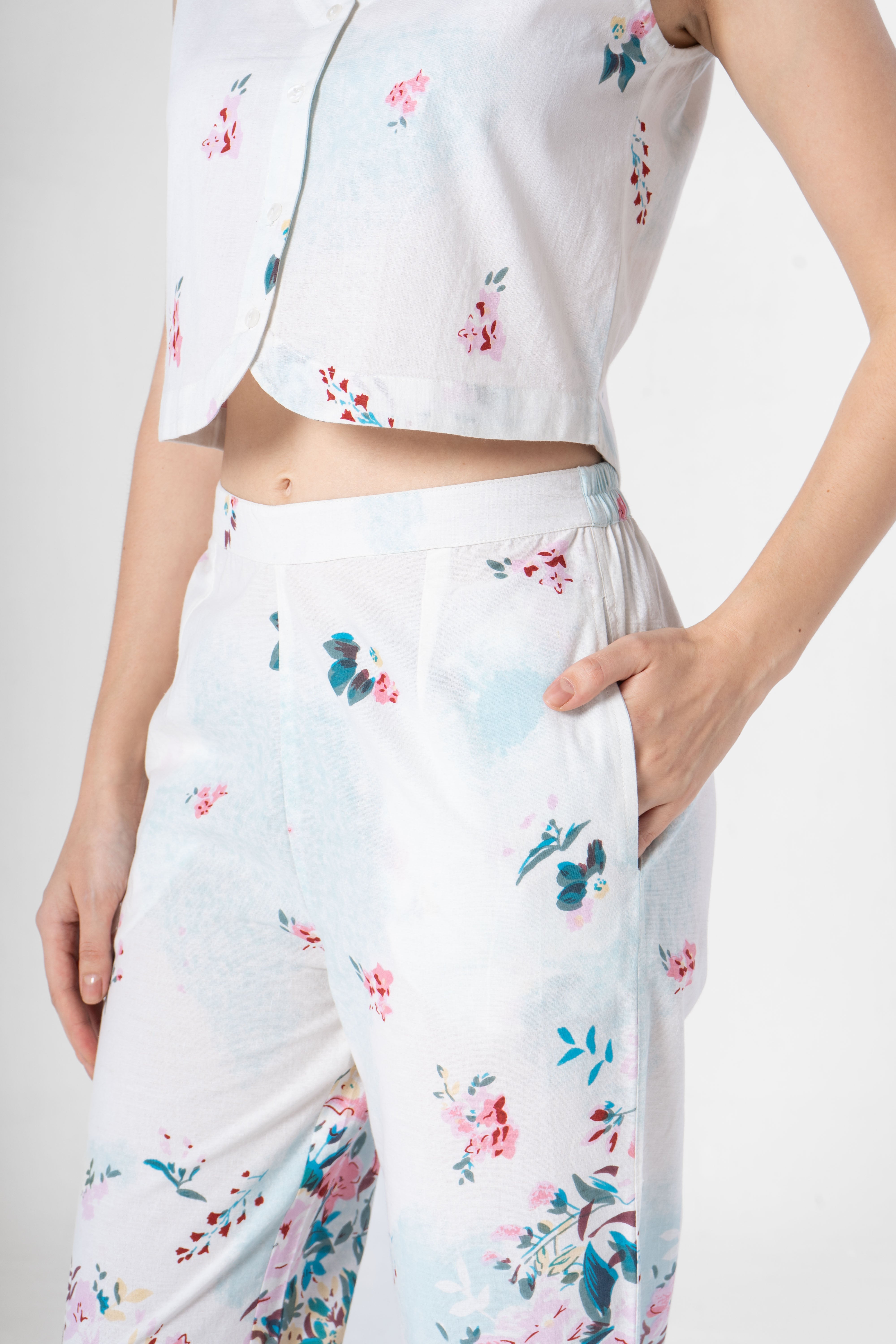Floral Printed Sleeveless Co-ords Set - SanskrutiHomes 