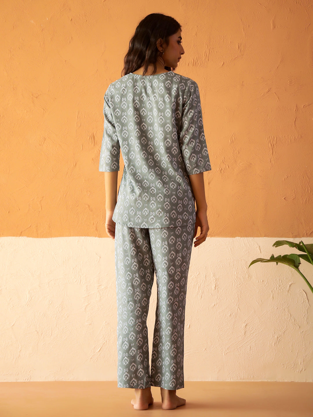 Sea Green Round Neck Viscose Rayon Printed Night Suit For Women