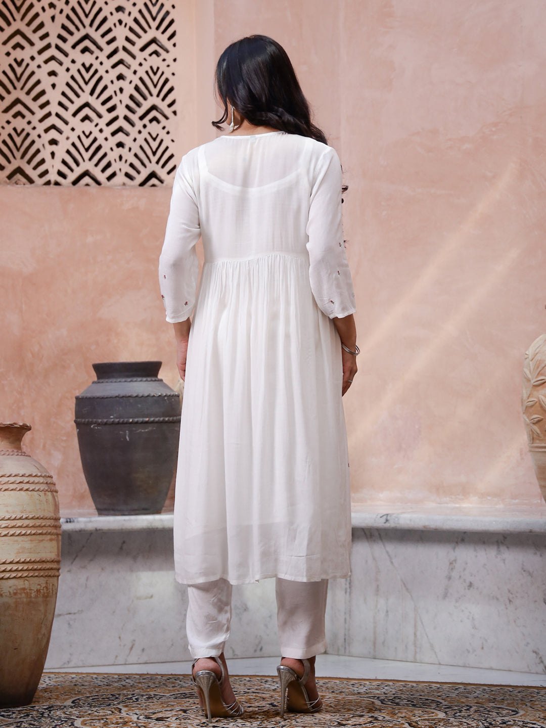 Off white Solid V-Neck Kurta Set for Women - SanskrutiHomes 