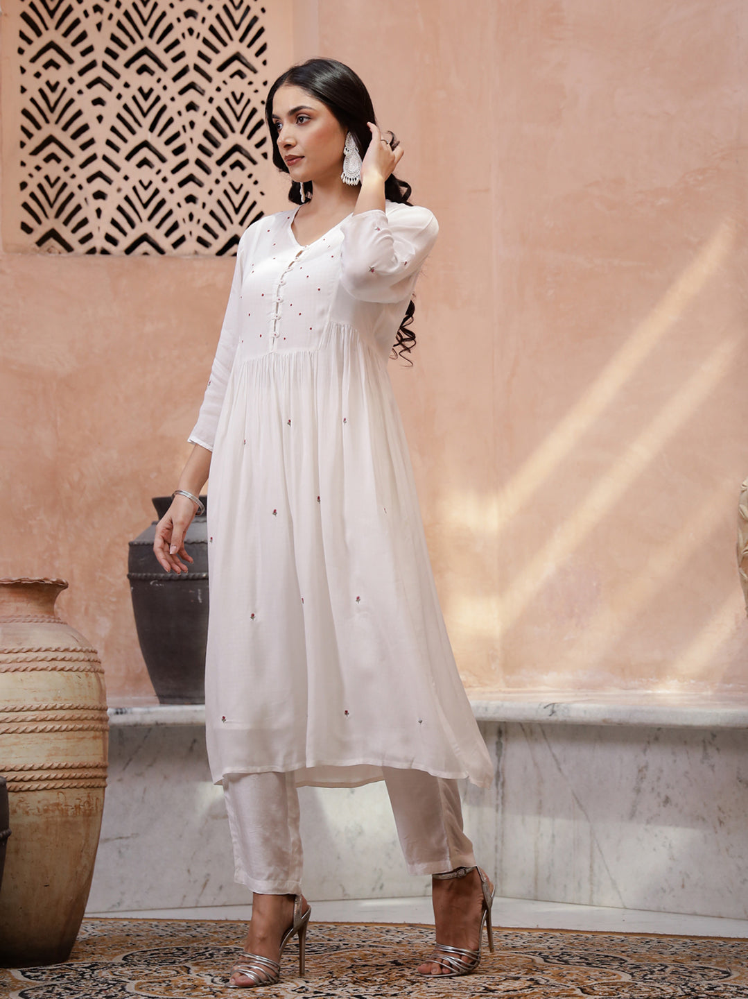 Off white Solid V-Neck Kurta Set for Women - SanskrutiHomes 