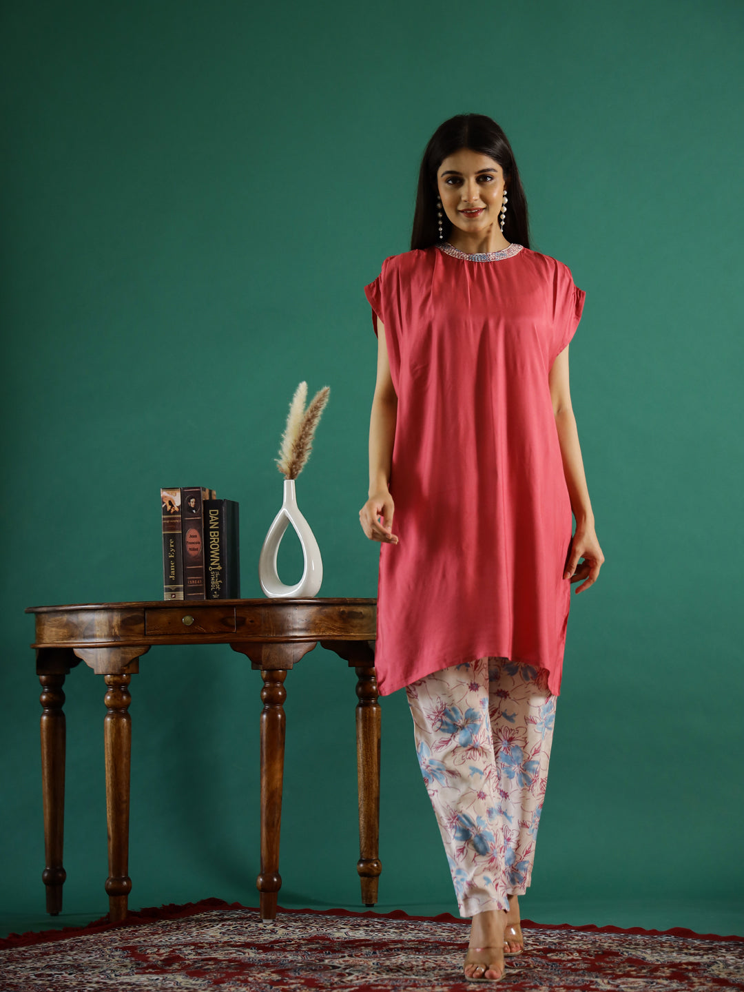 Women' s Floral Printed Silk Blend Straight Kurta with Trousers