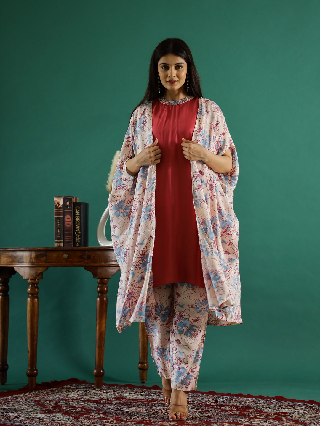Women' s Floral Printed Silk Blend Straight Kurta with Trousers