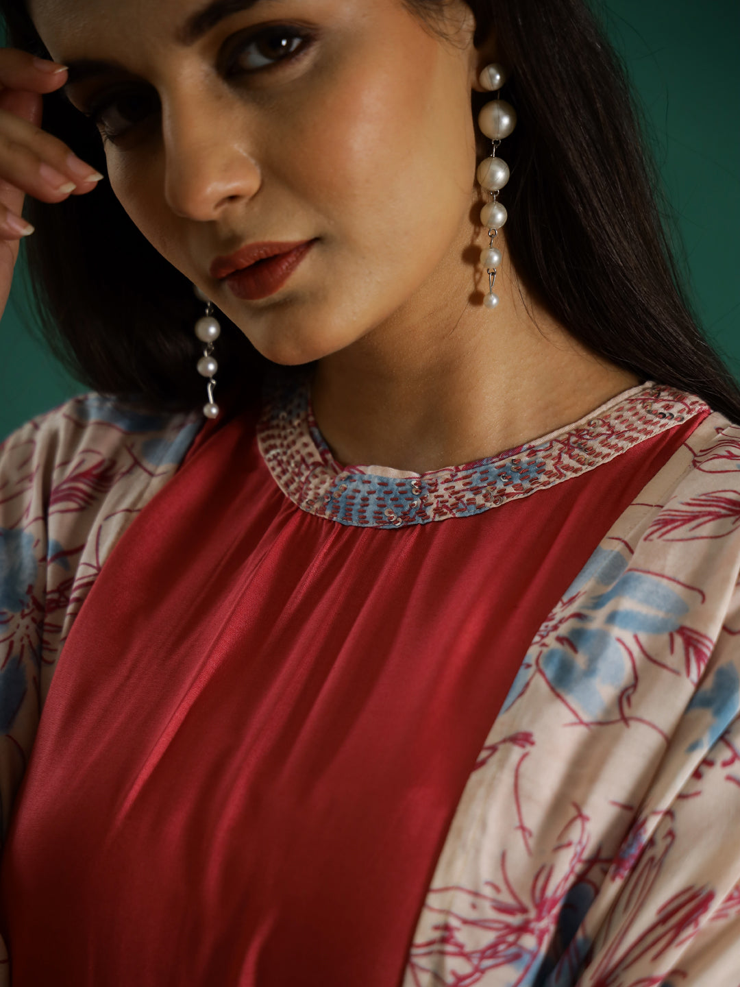 Women' s Floral Printed Silk Blend Straight Kurta with Trousers