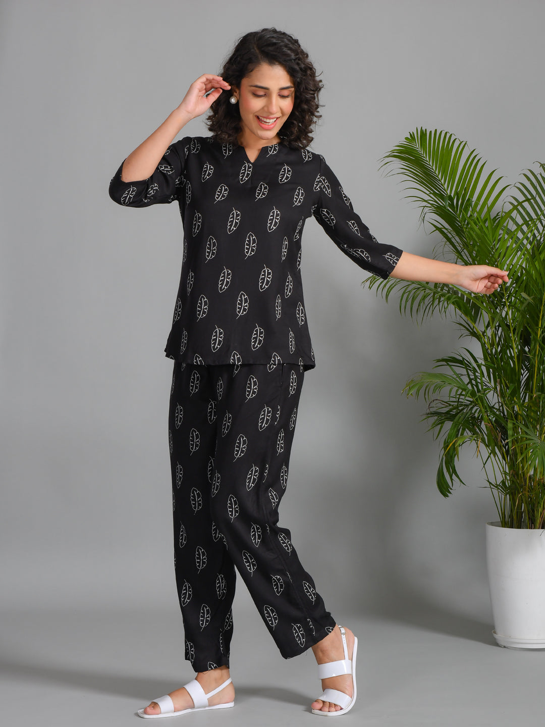 Black Viscose Rayon Printed Round Neck night suit for women