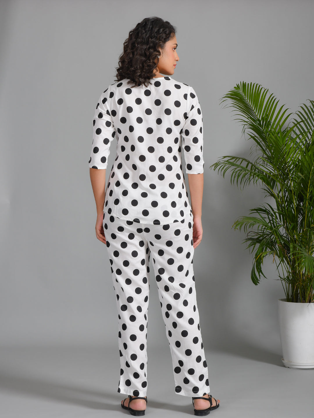White Viscose Rayon Printed Round Neck night suit for women