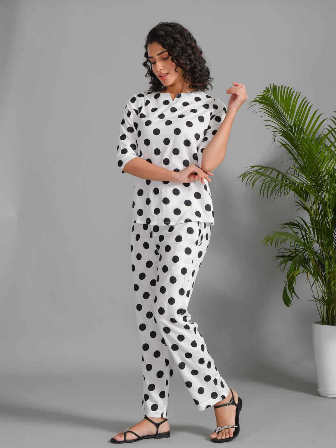 White Viscose Rayon Printed Round Neck night suit for women