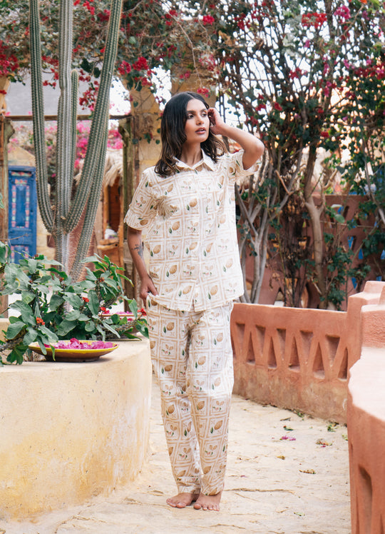 White Shirt Collar Abstract Printed Pure Cotton Night Suit