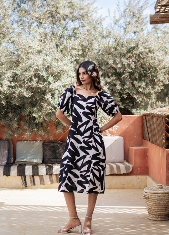 Black Cotton Sweetheart Neck Abstract Printed Dress