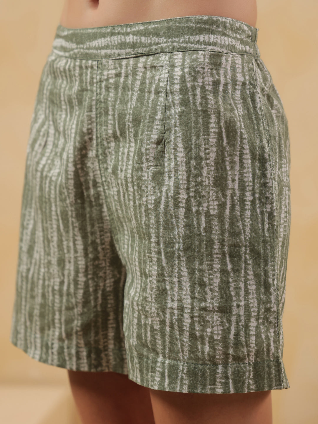 Green Shirt Collar Pure Cotton Printed Night Suit for Women