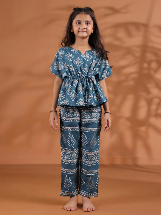 Geometric Print Kids Night Suit Set