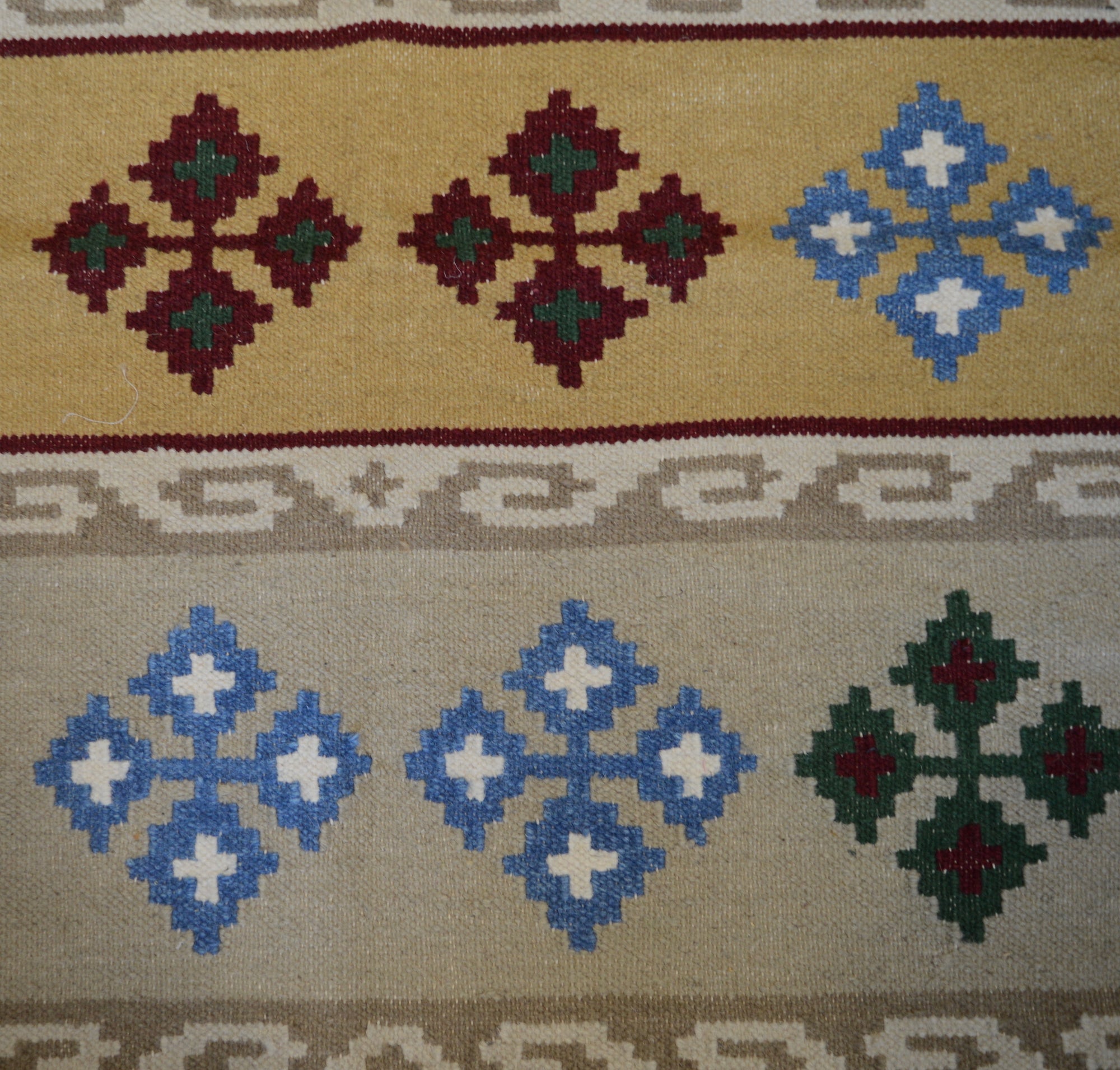 Hand-weaved wool Jute Multi-color Rug