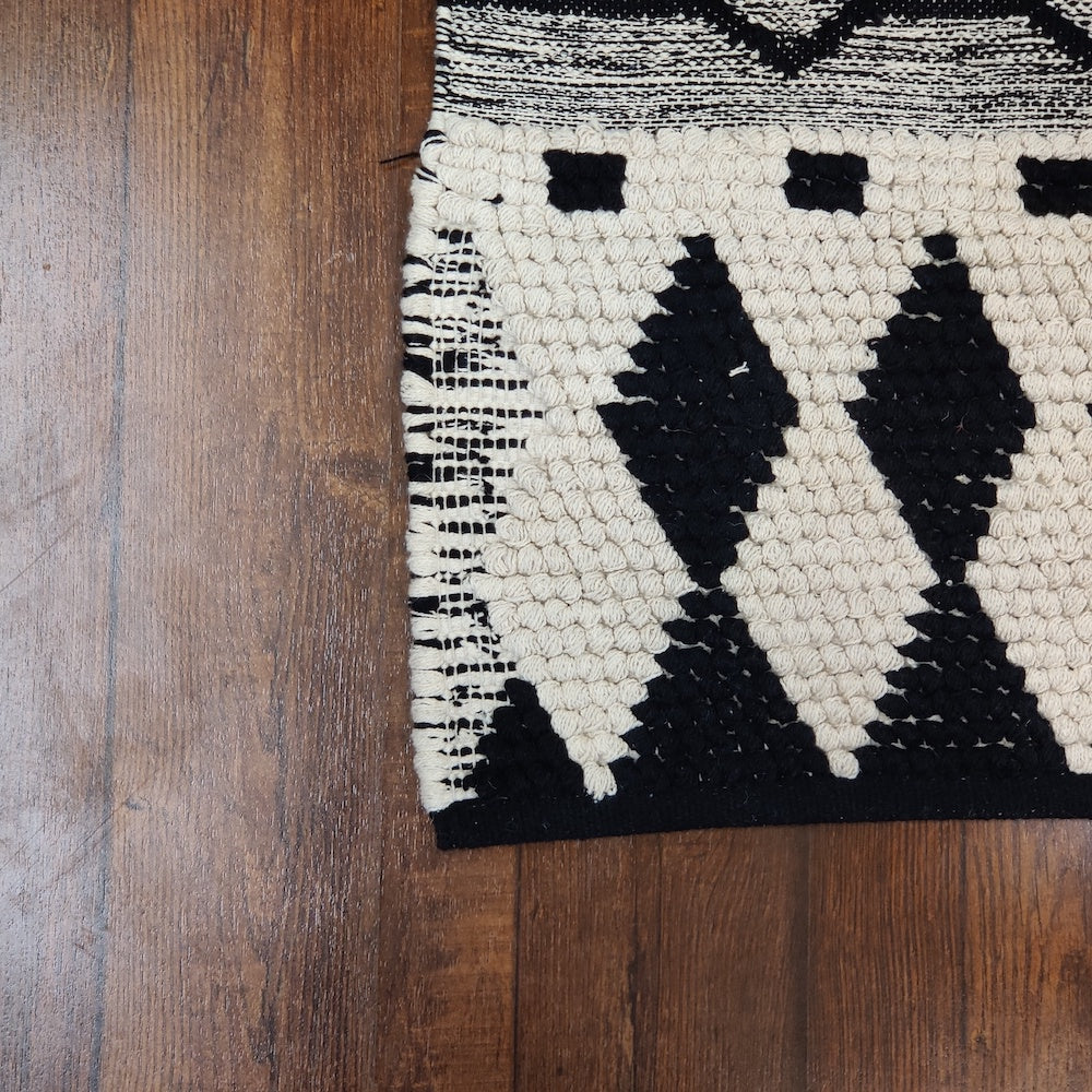 Hand-weaved 100% Cotton Multi-color  Rug with a set of 5 Cushion covers