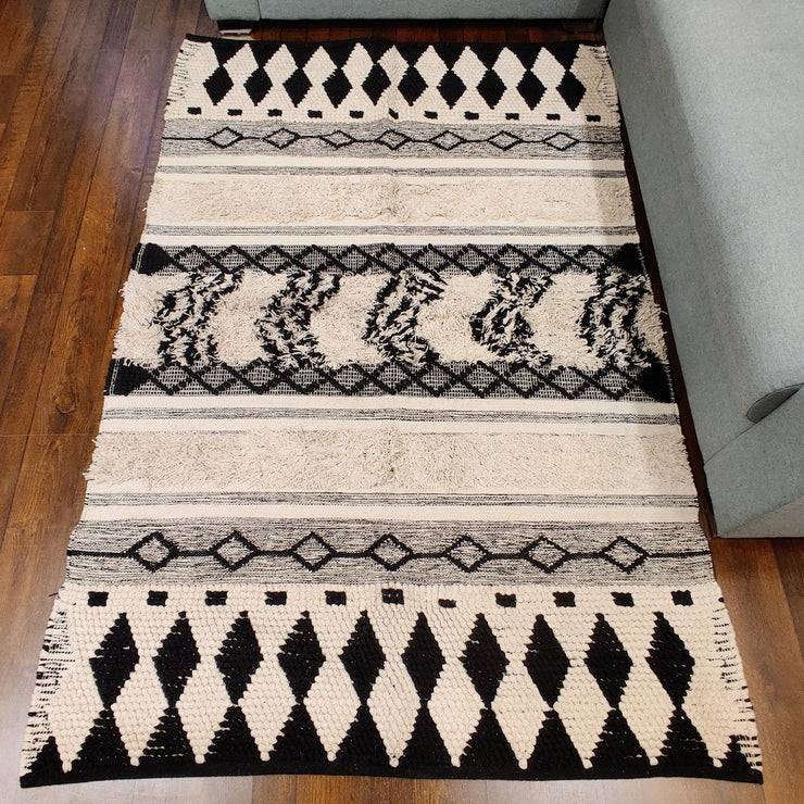 Hand-weaved 100% Cotton Multi-color  Rug with a set of 5 Cushion covers