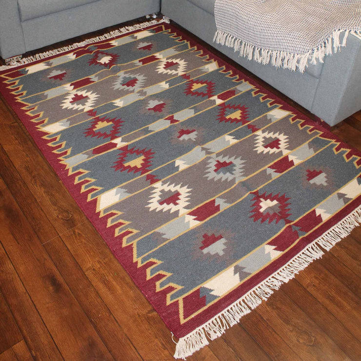 Hand-weaved Jute Multi-color Rug with set of 2 cushions