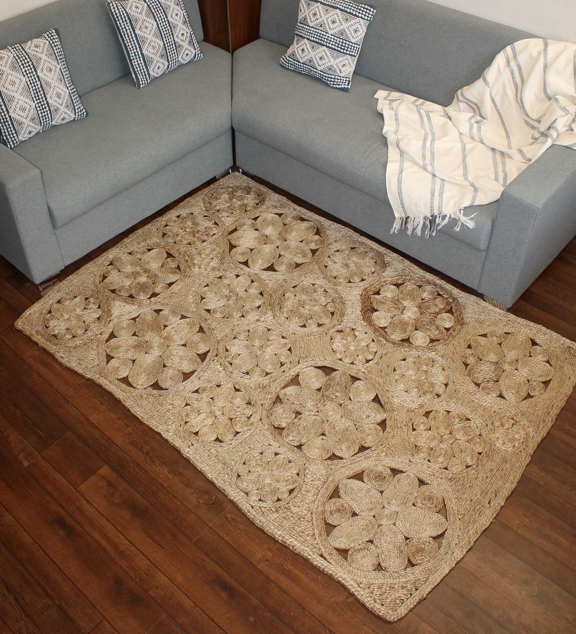 Hand-weaved Jute Rug