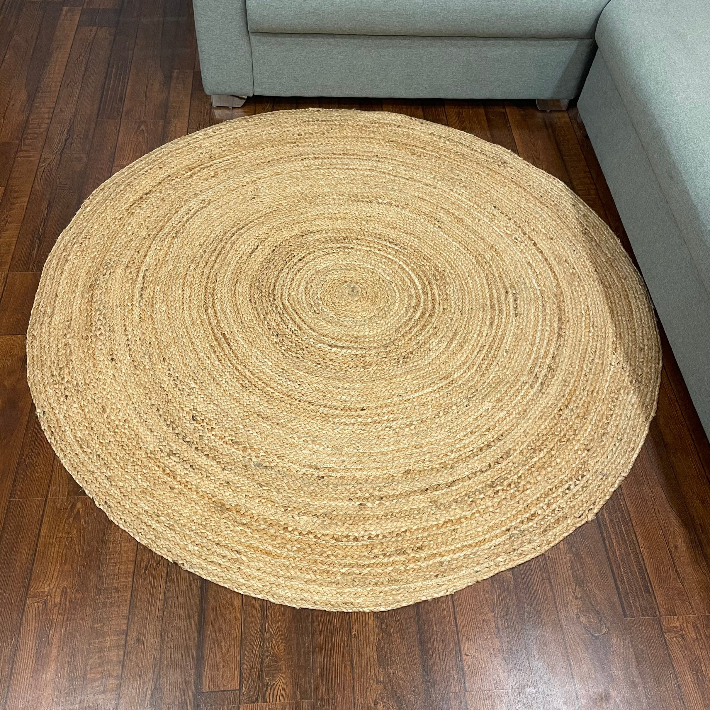 Hand-weaved Round natural jute Rug