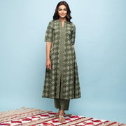 Rang Deep Women Set of Green Cotton Kurta with Palazzo